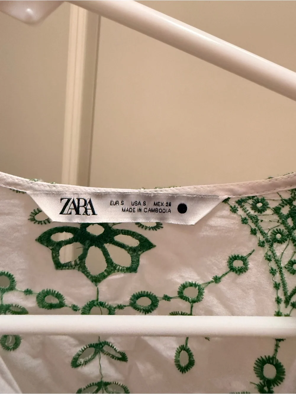 Zara White Cropped Knot-Front Blouse with Green Embroidery